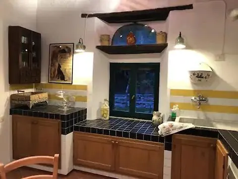 “sparisio” Casa In Sasso Con Piscina E Campo Da Tennis Villa *