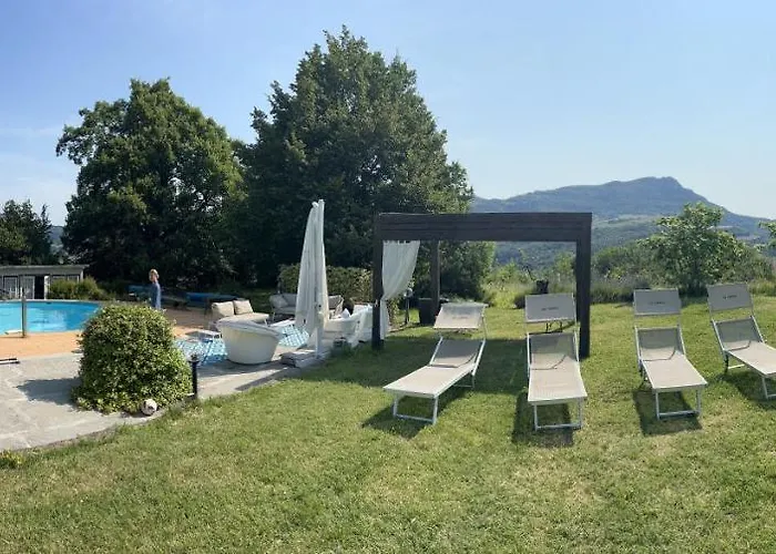 “sparisio” Casa In Sasso Con Piscina E Campo Da Tennis Villa *