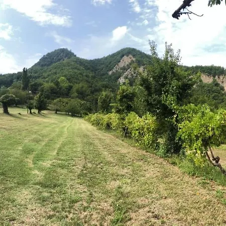 “sparisio” Casa In Sasso Con Piscina E Campo Da Tennis Villa *