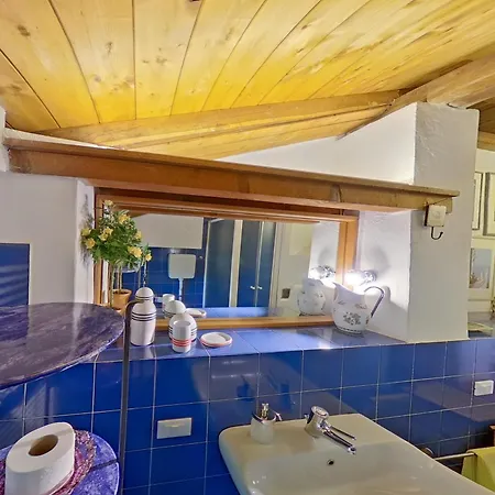 “sparisio” Casa In Sasso Con Piscina E Campo Da Tennis Villa