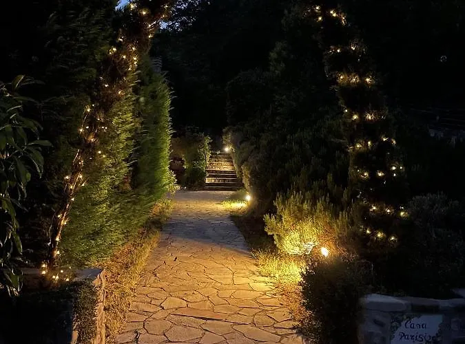 “sparisio” Casa In Sasso Con Piscina E Campo Da Tennis Villa *