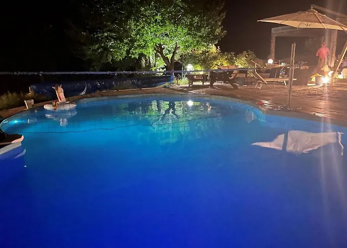 “sparisio” Casa In Sasso Con Piscina E Campo Da Tennis Villa *