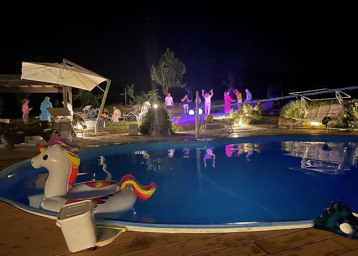 “sparisio” Casa In Sasso Con Piscina E Campo Da Tennis Villa *