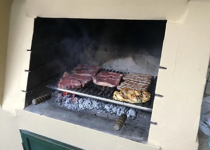“sparisio” Casa In Sasso Con Piscina E Campo Da Tennis Villa *