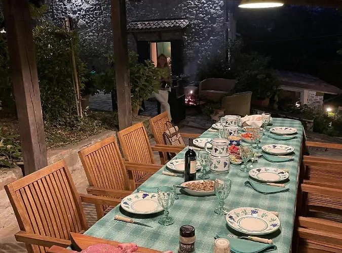 “sparisio” Casa In Sasso Con Piscina E Campo Da Tennis Villa *