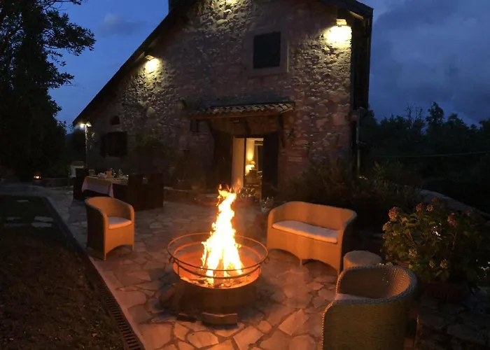 “sparisio” Casa In Sasso Con Piscina E Campo Da Tennis Villa *