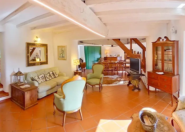 “sparisio” Casa In Sasso Con Piscina E Campo Da Tennis Villa *