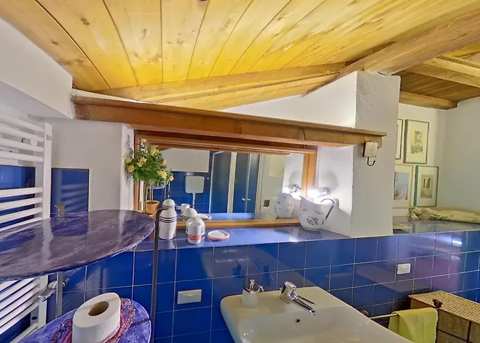 “sparisio” Casa In Sasso Con Piscina E Campo Da Tennis Villa